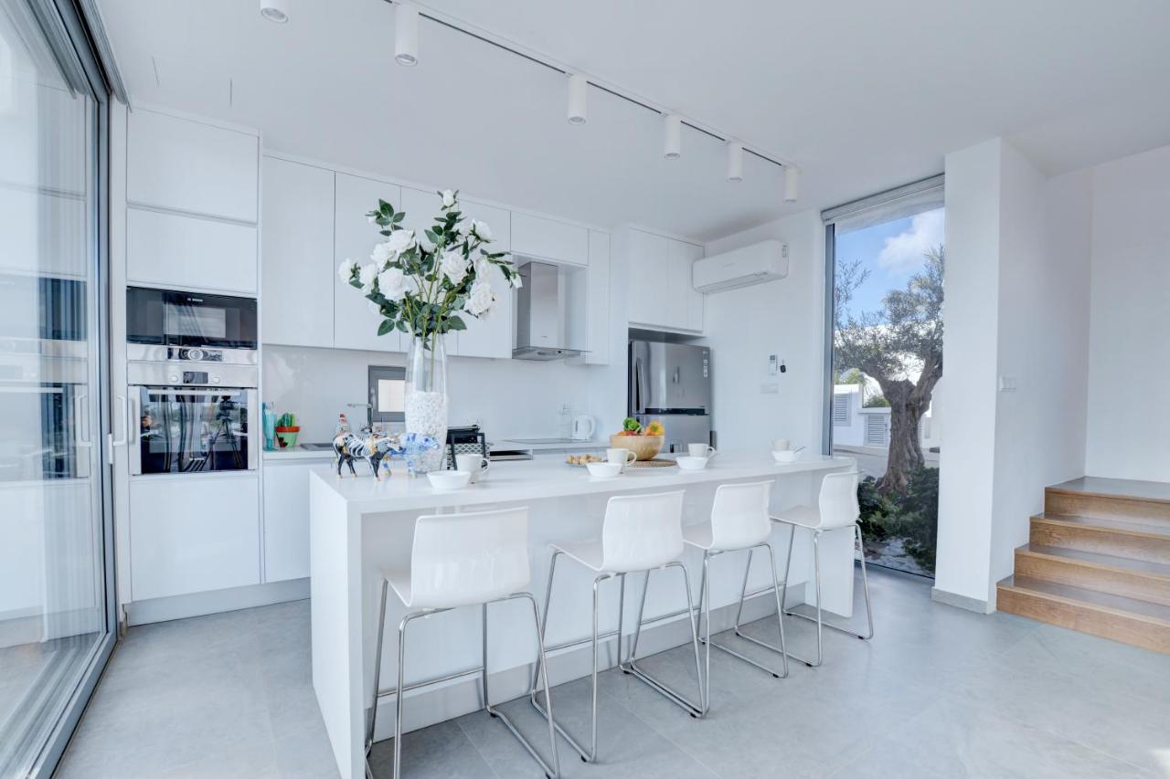 White Pearl * Protaras