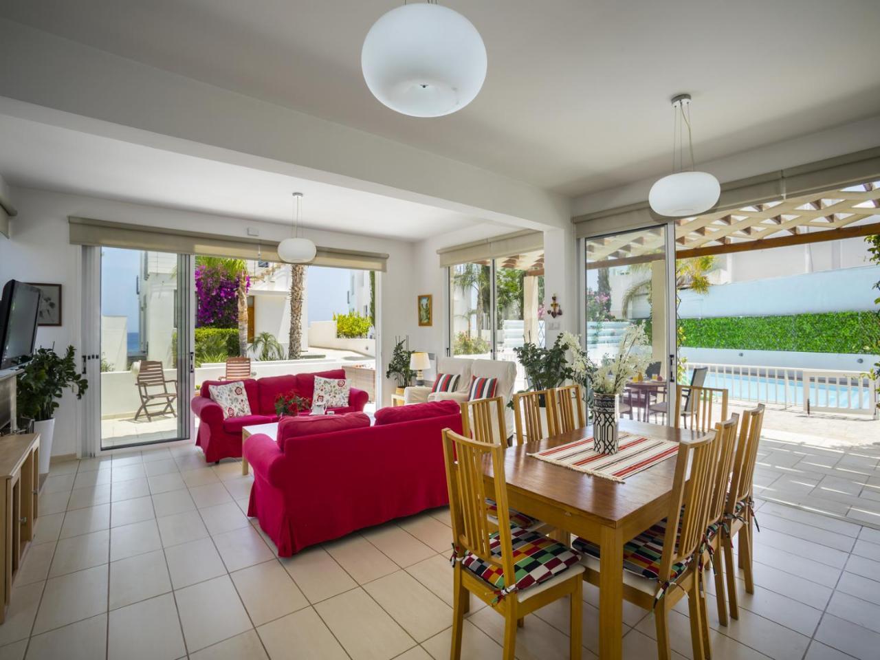 Villa Asteria By The Sea