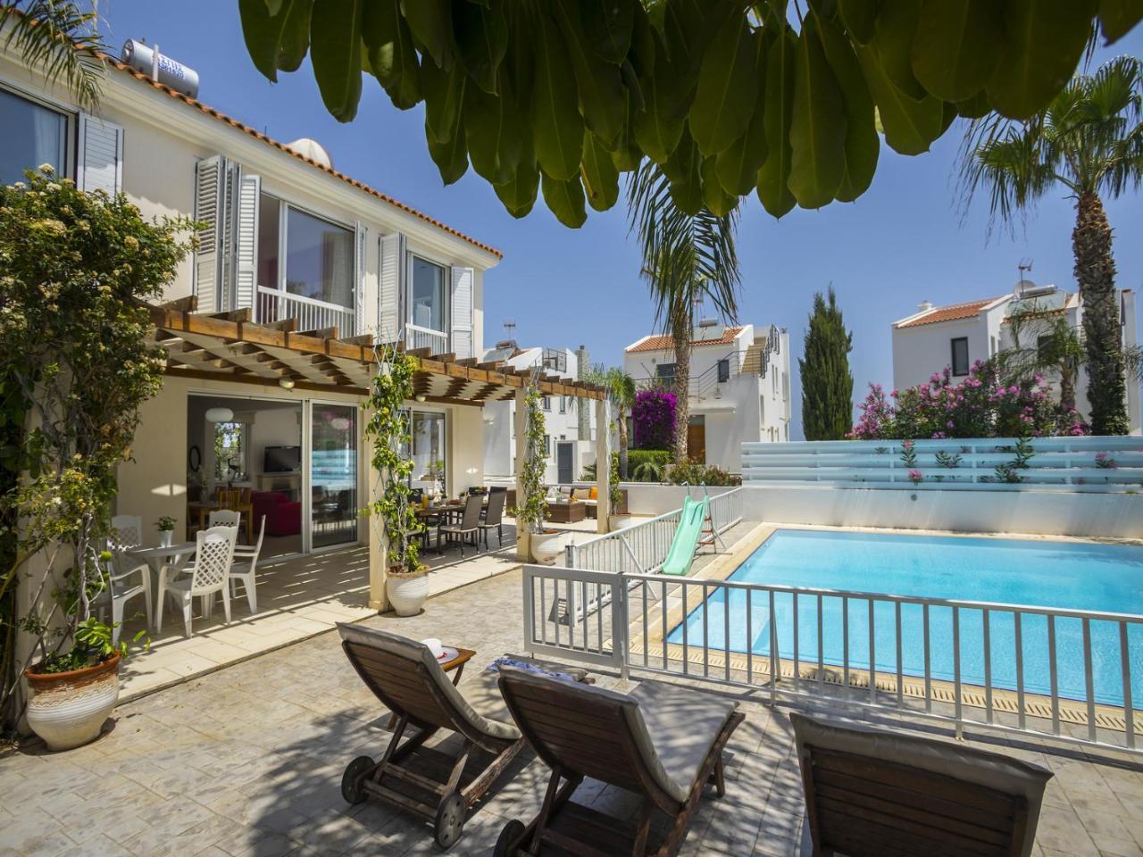 Villa Asteria By The Sea