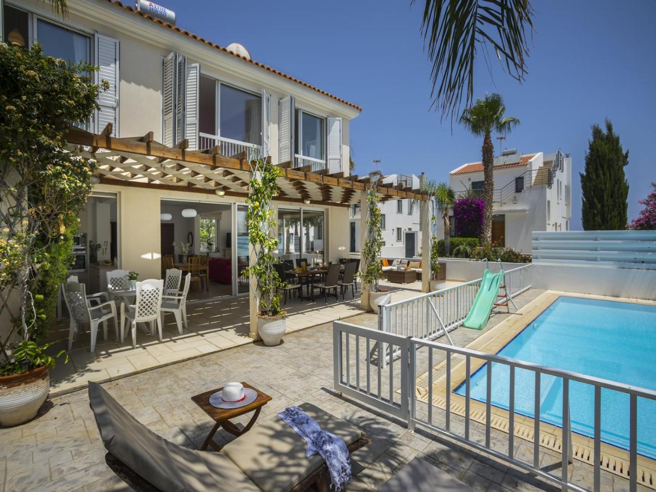 Villa Asteria By The Sea *