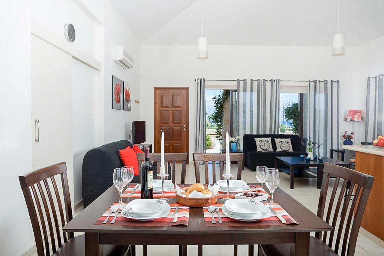 Sea Side Villa *