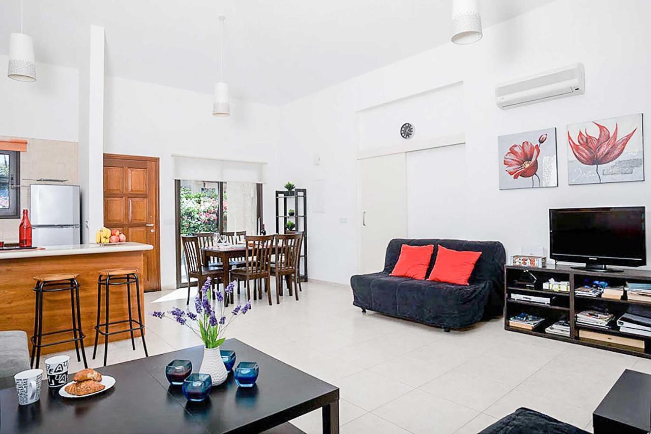Villa Sea Side Polis