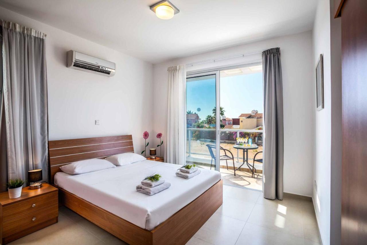 White Daisy Villa *