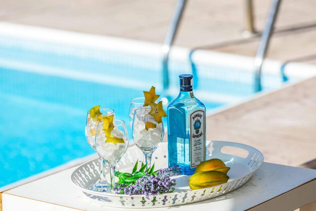Villa White Daisy Peyia
