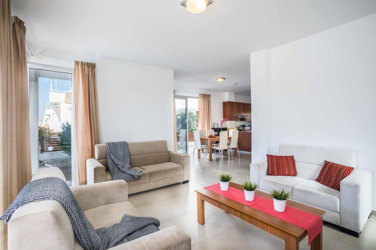 Villa White Daisy Peyia