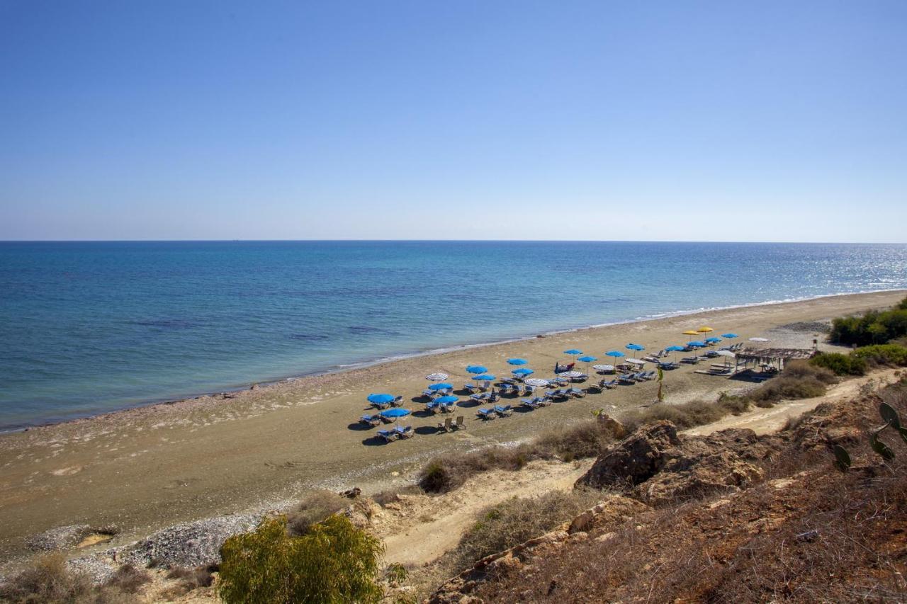 Faros Beachfront Villa *