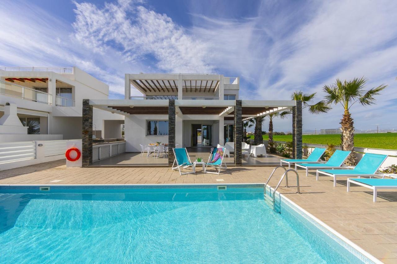 Faros Beachfront Villa *