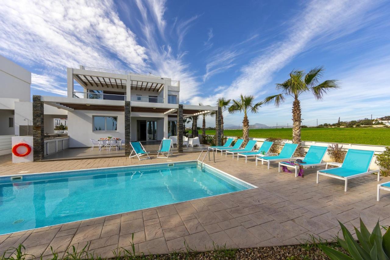 Villa Faros Beachfront Perivolia