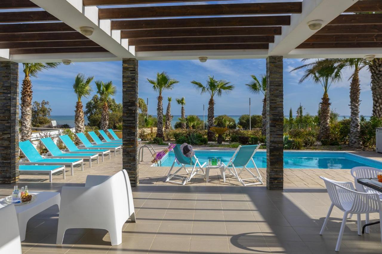 Villa Faros Beachfront Perivolia