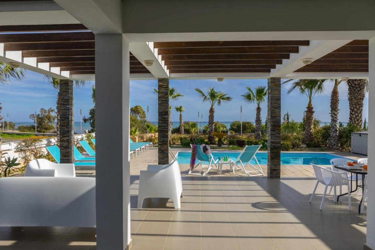 Faros Beachfront Villa *