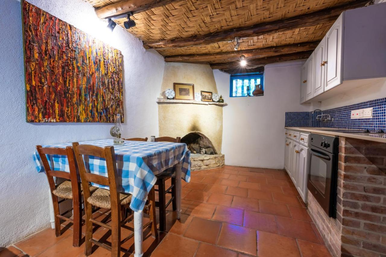 Tenta House Country house *