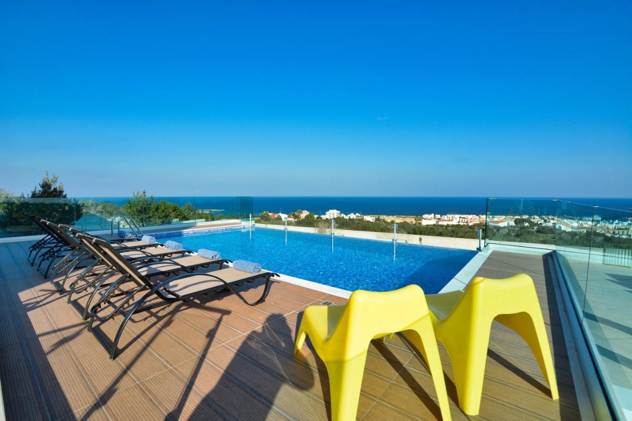 Aetopetra Villa *