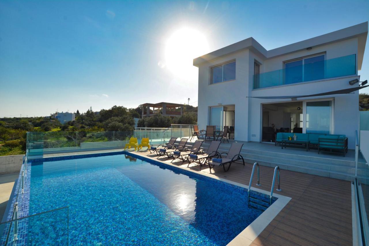 Aetopetra Villa *