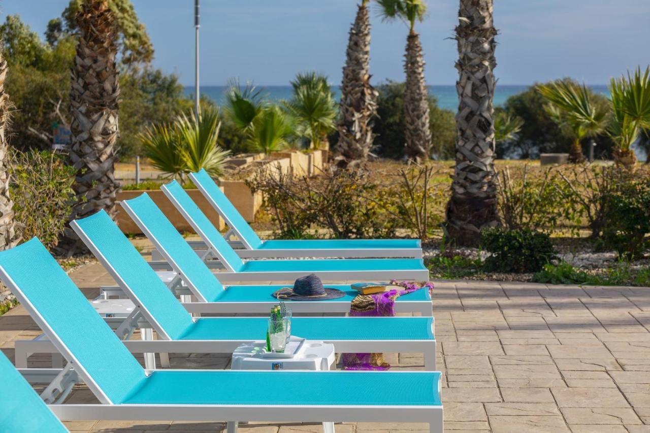 Faros Beachfront Villa *
