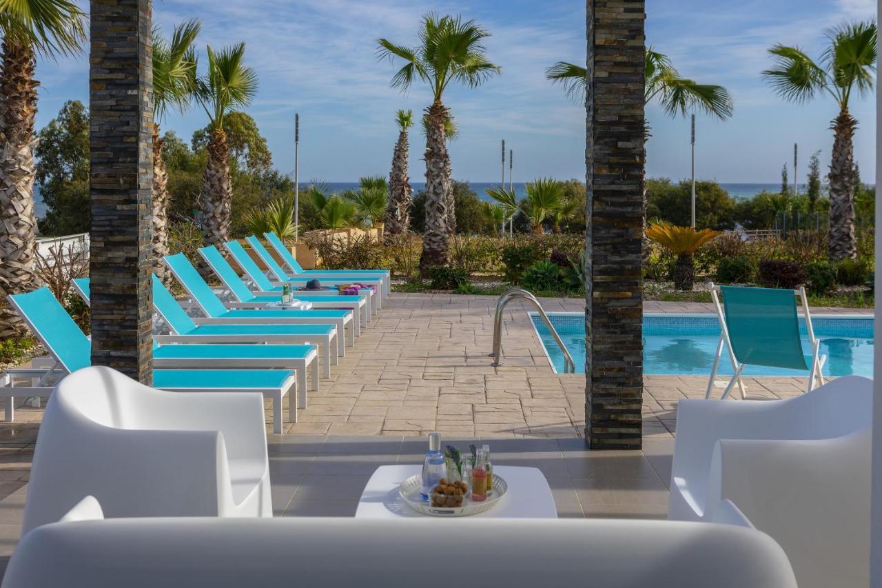 Faros Beachfront Villa Perivolia