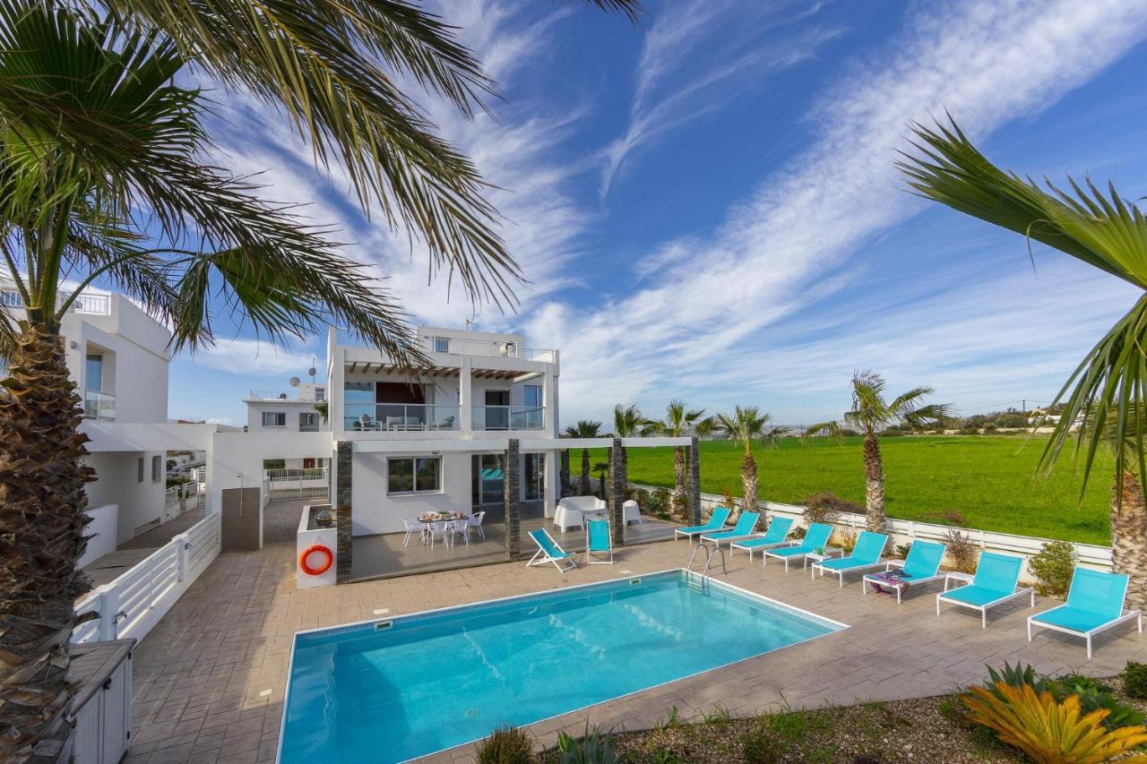 Faros Beachfront Villa Perivolia