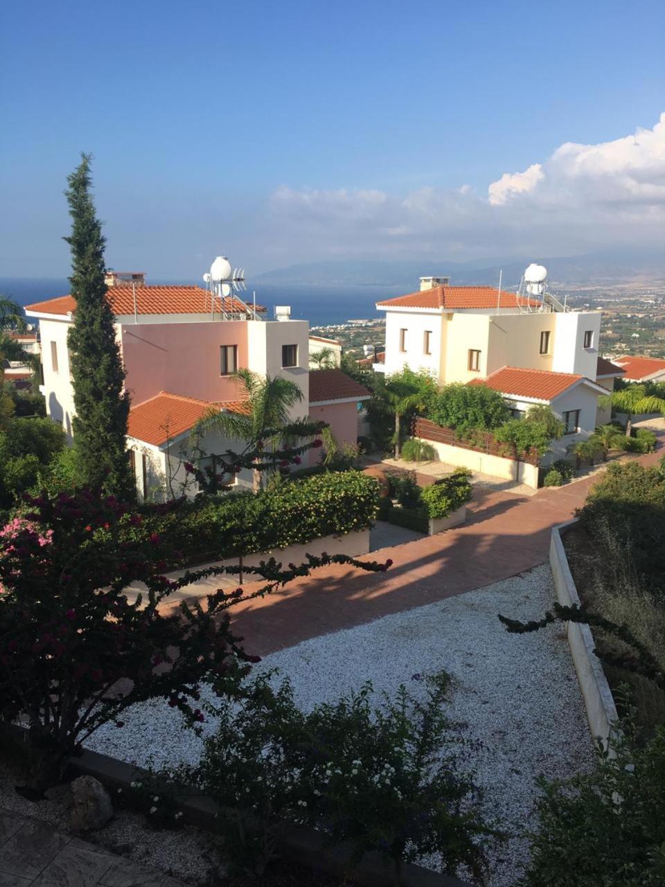 In Neo Chorio Apartment Polis