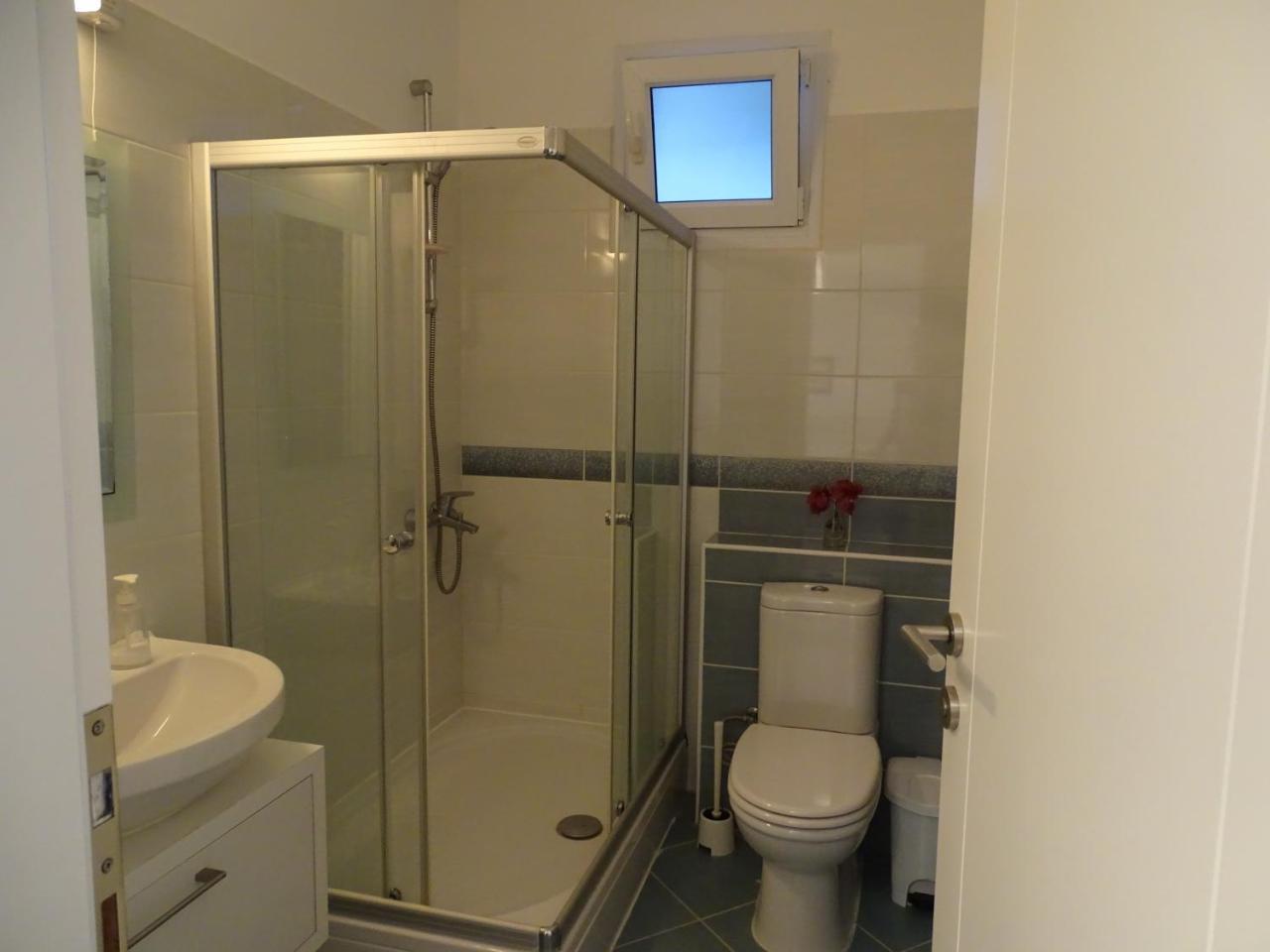 Karmi Guest house *