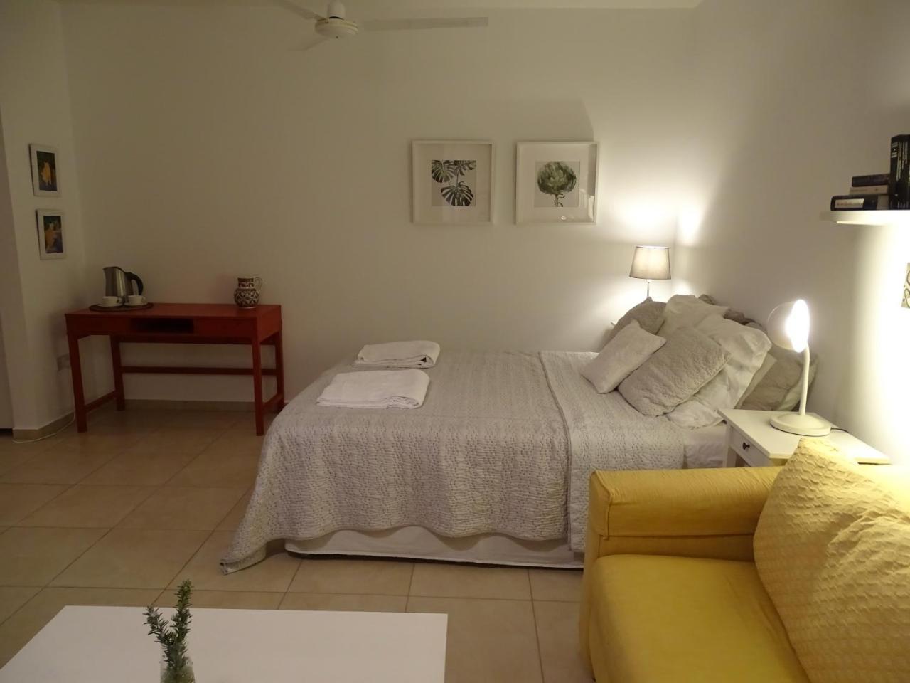 Karmi Guest house *