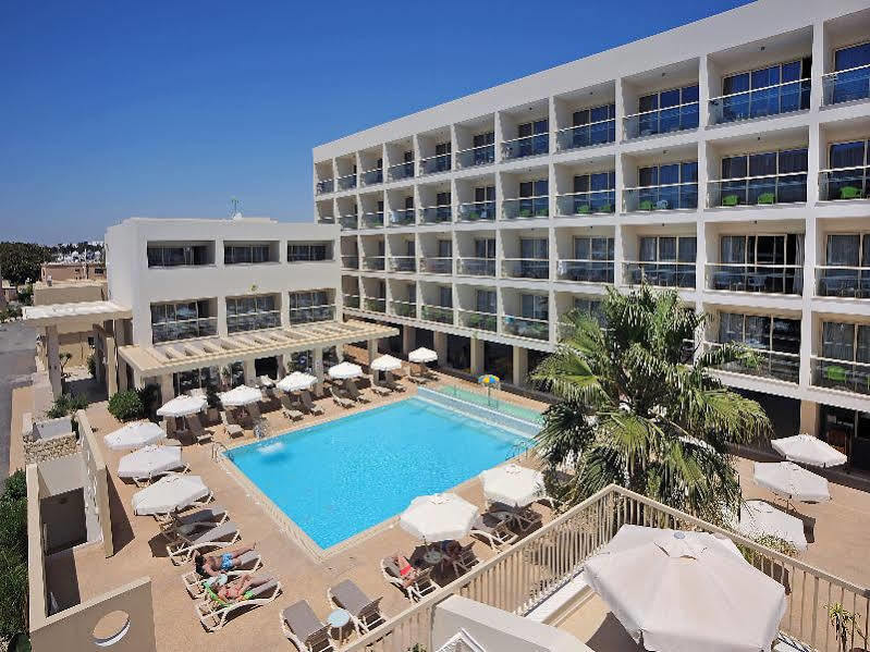 Hotel Nelia Gardens 4*