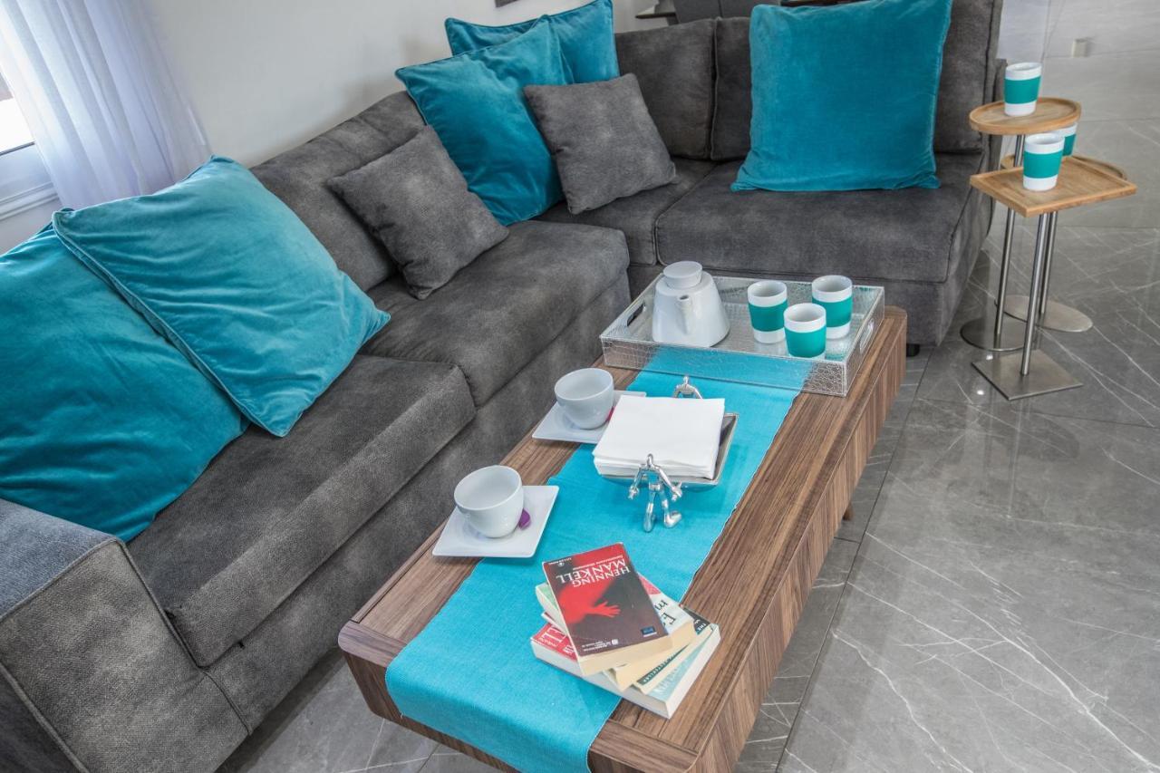 Marimar Villa *