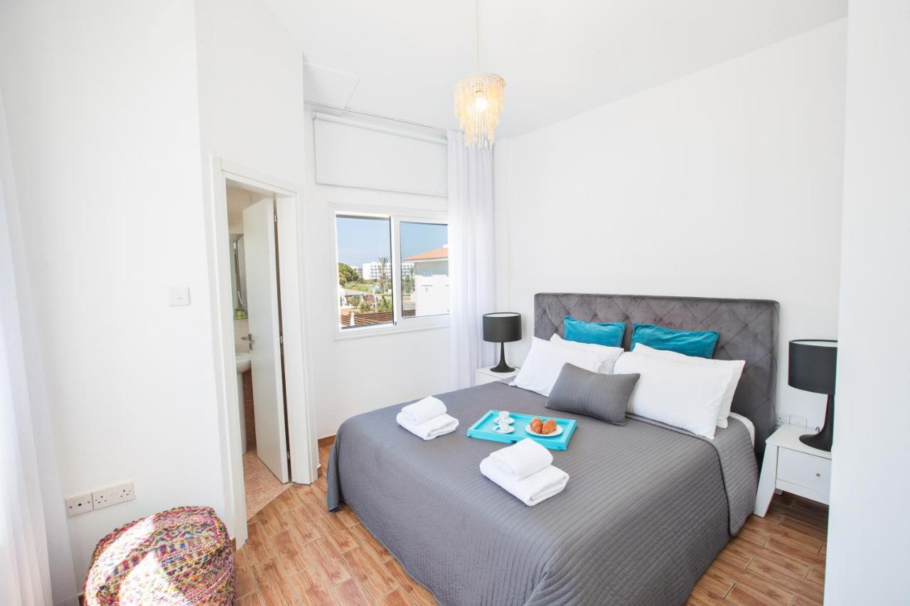 Marimar Villa *
