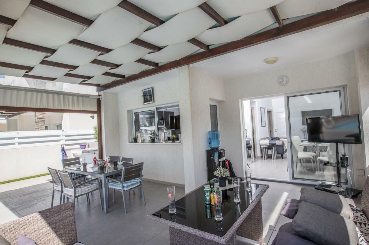 Villa Anemoni 8 *