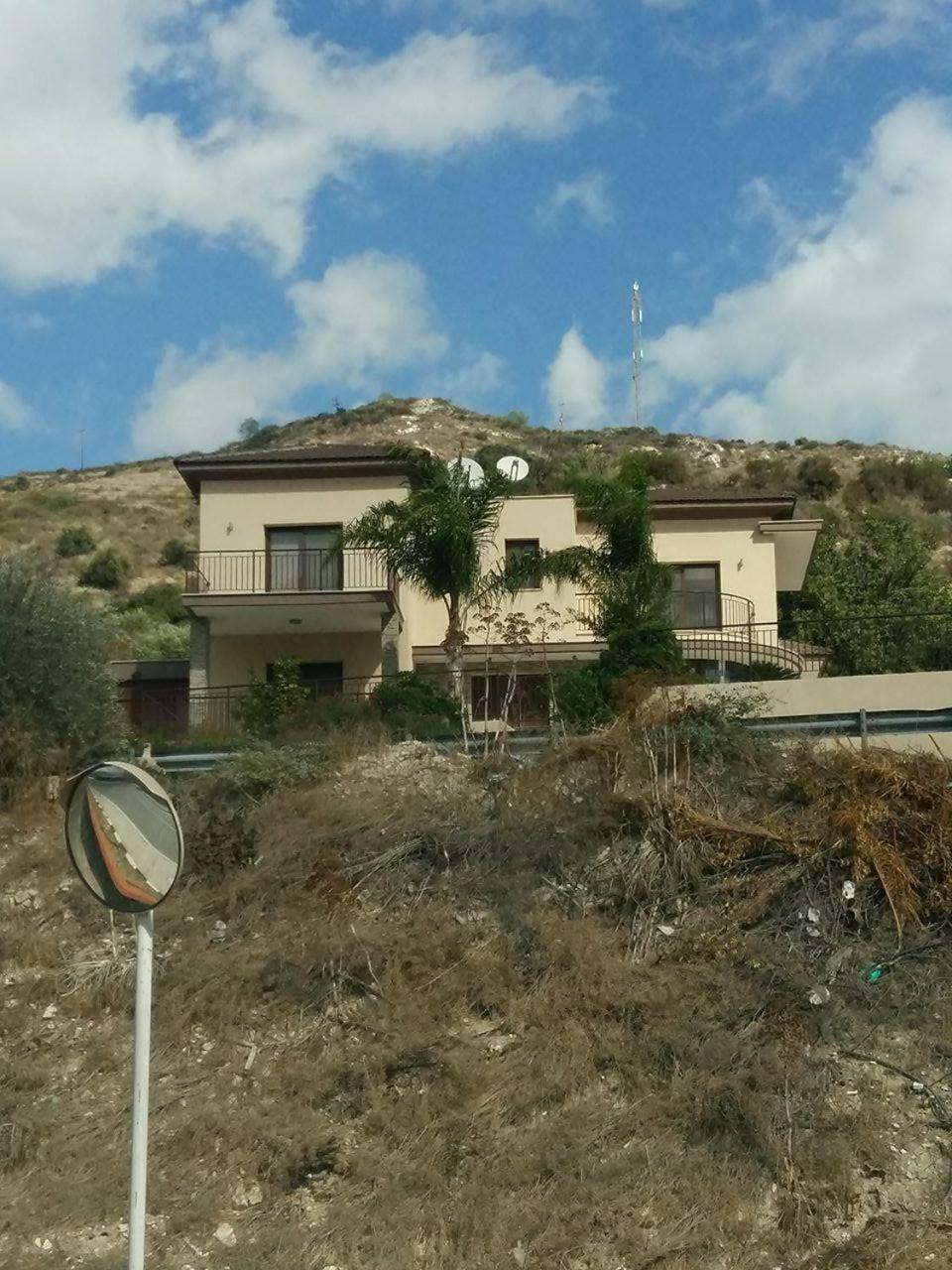 Romios * Kalavasos