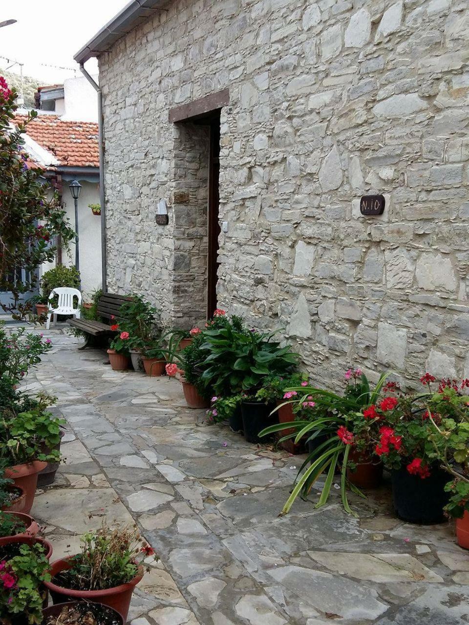 Romios * Kalavasos