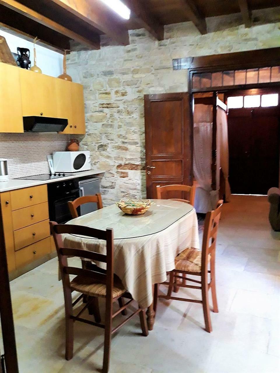 Romios * Kalavasos