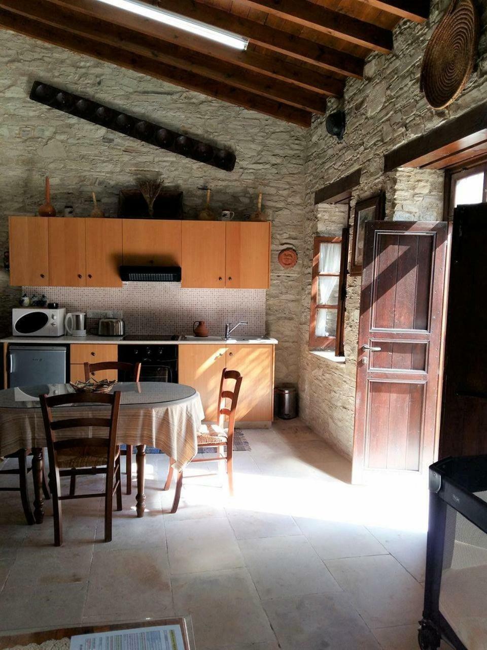 Apartment Romios *