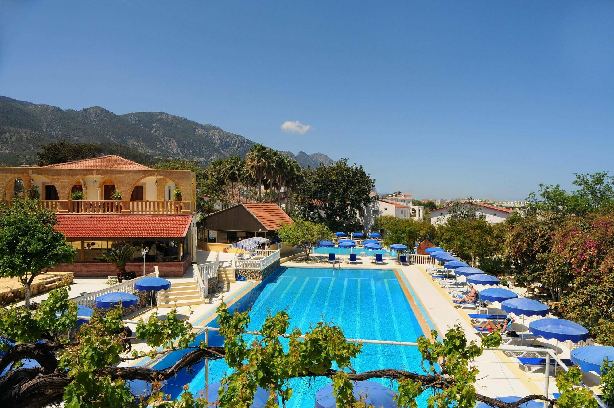 Riverside Garden 4*