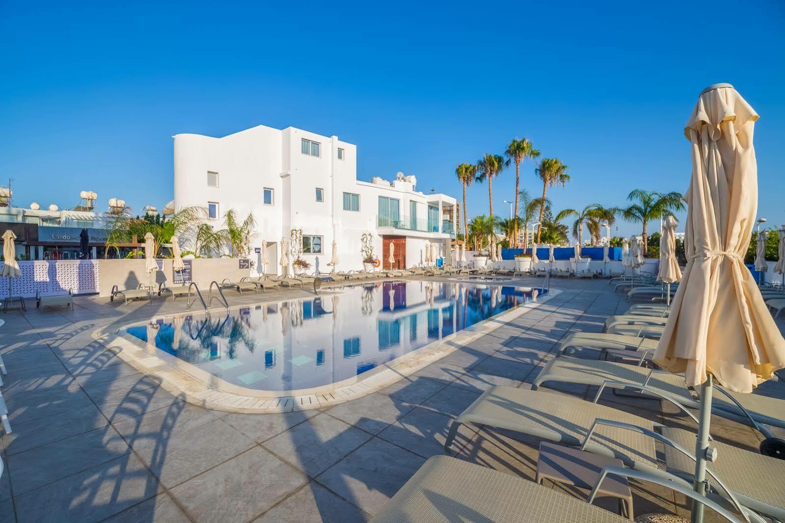 Plaza Hotel 3*