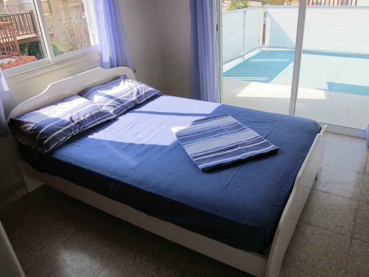 Spiros Seaside No. 11 Meneou