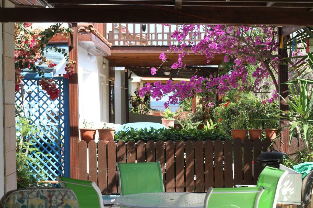 Spiros Seaside No. 11 Meneou