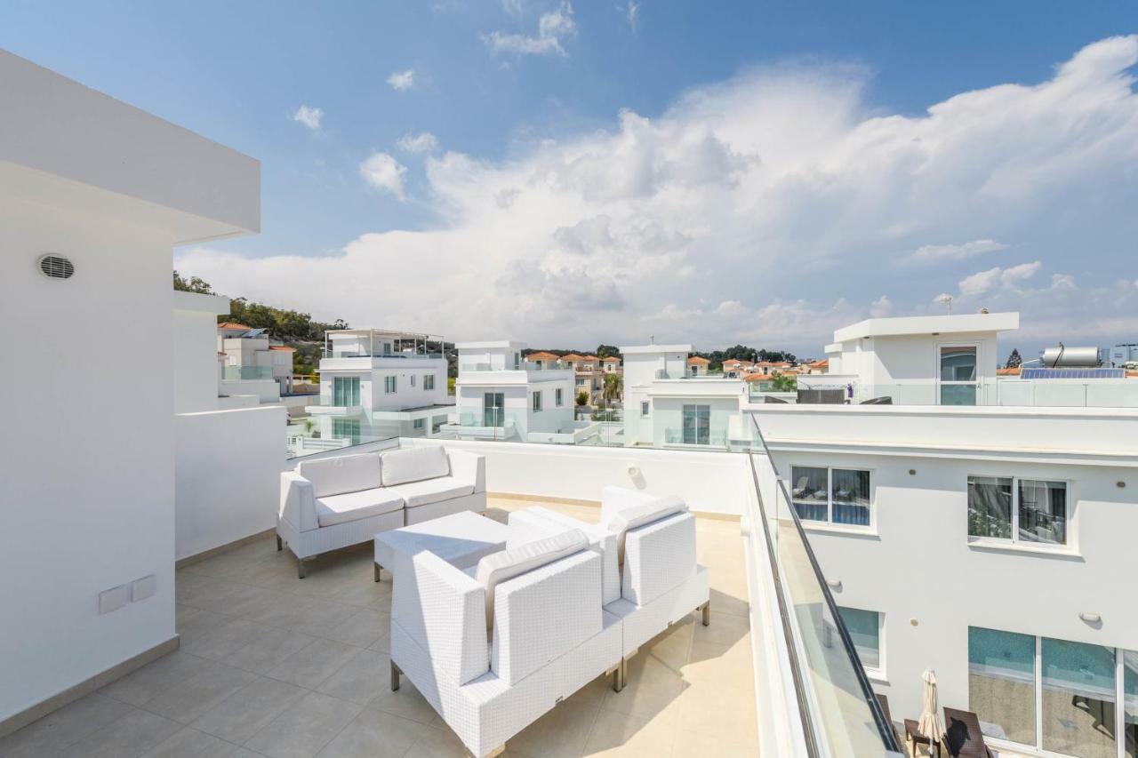 Bay Villa *