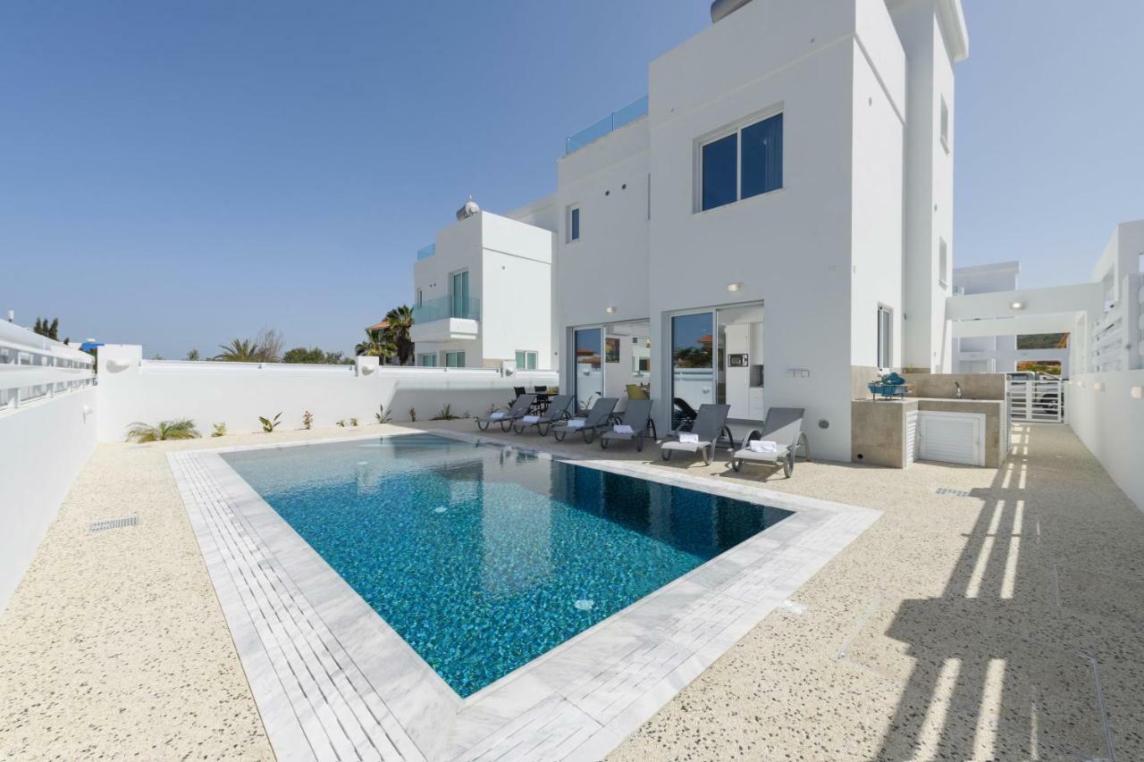 Villa Bay