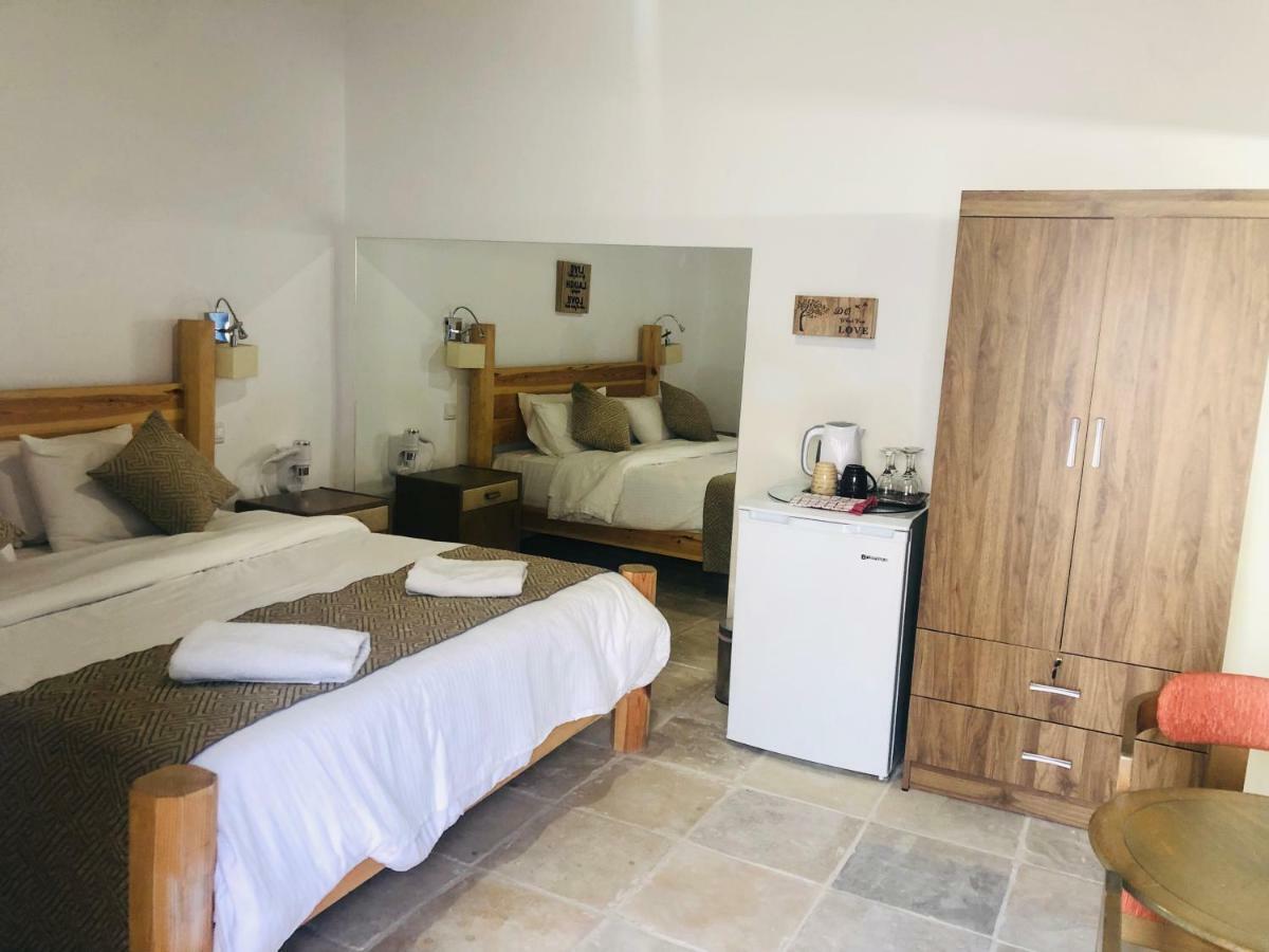 Lithos Aparthotel