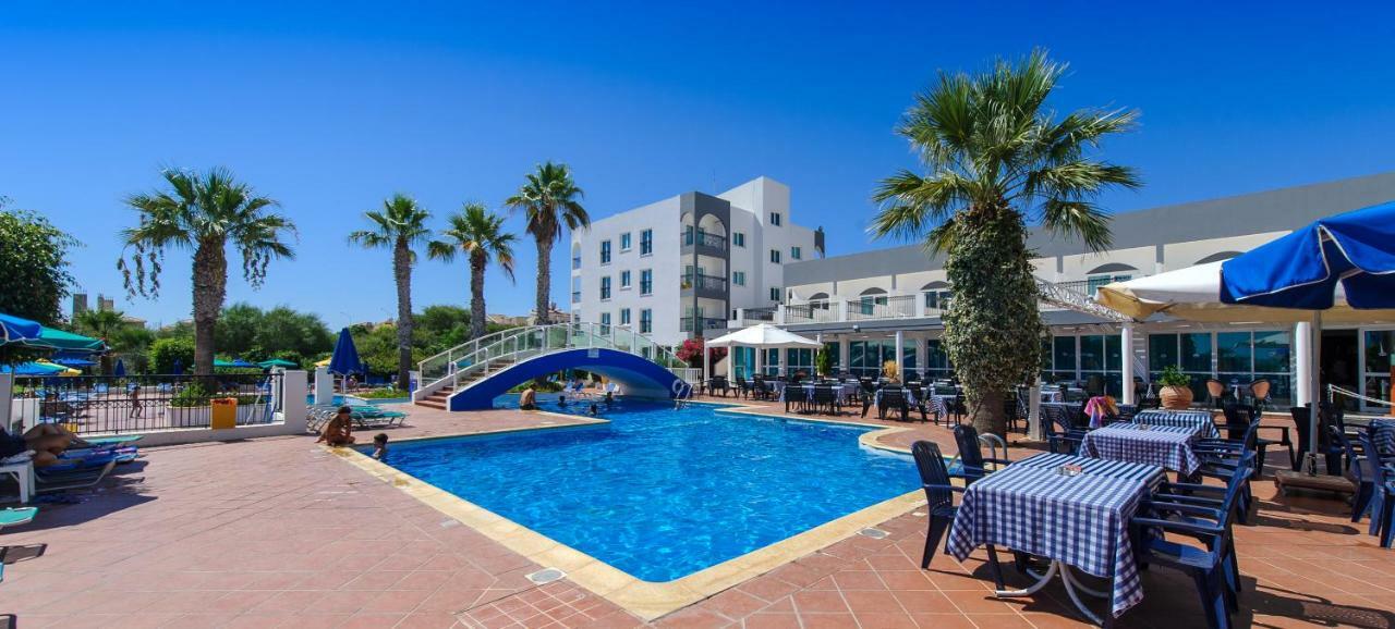Paramount 4*