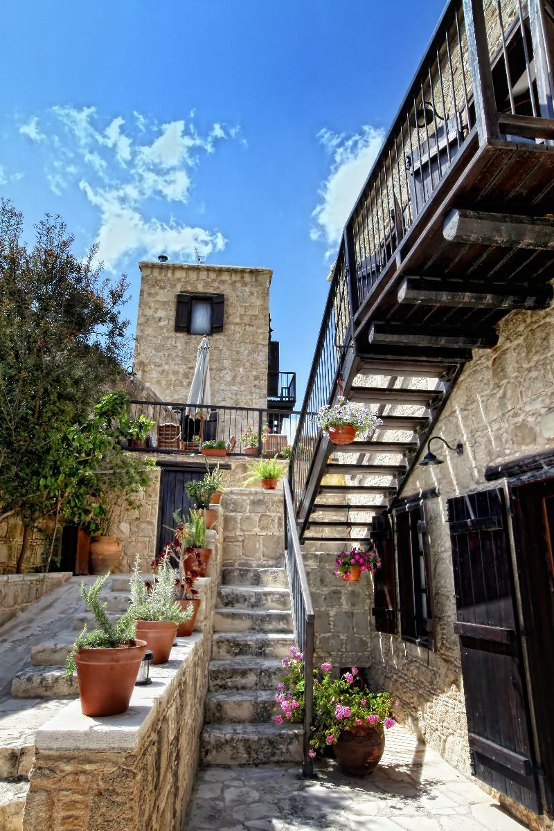 Leonidas Village *
