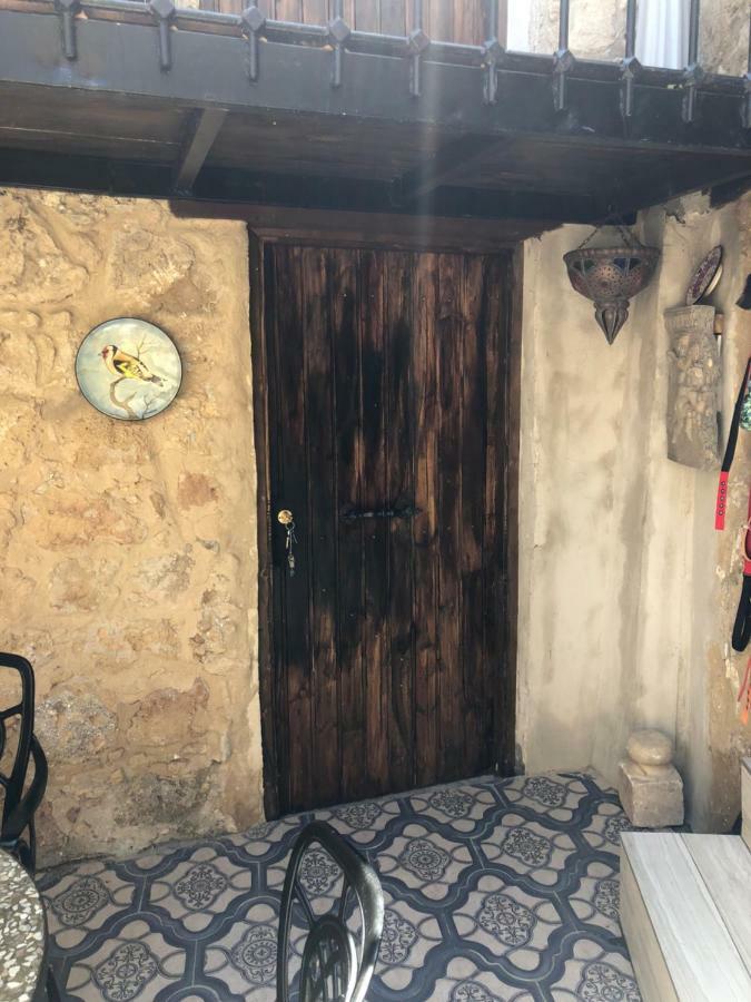 The Little Stone House -kucuk Ev - *