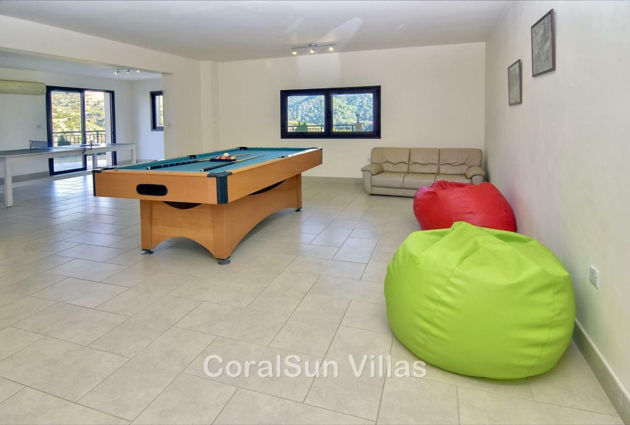 Amazing Luxury Villa, In Paphos, Extremely Large Pool. Jacuzzi, Gym, Games Villa Argaka