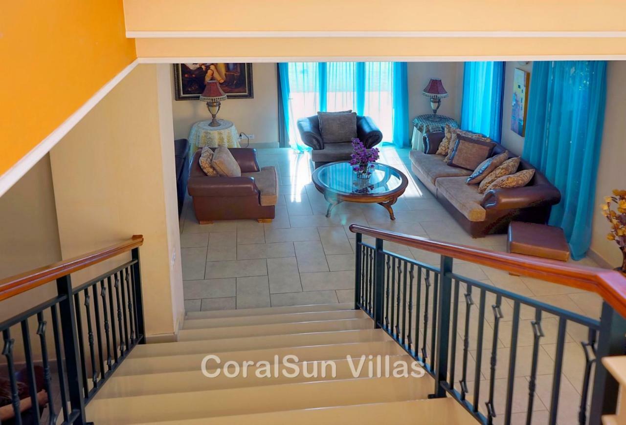Amazing Luxury Villa, In Paphos, Extremely Large Pool. Jacuzzi, Gym, Games * Argaka