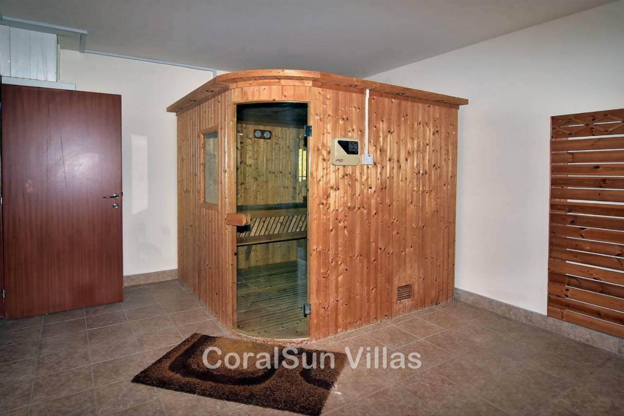 Villa Amazing Luxury Villa, In Paphos, Extremely Large Pool. Jacuzzi, Gym, Games Argaka