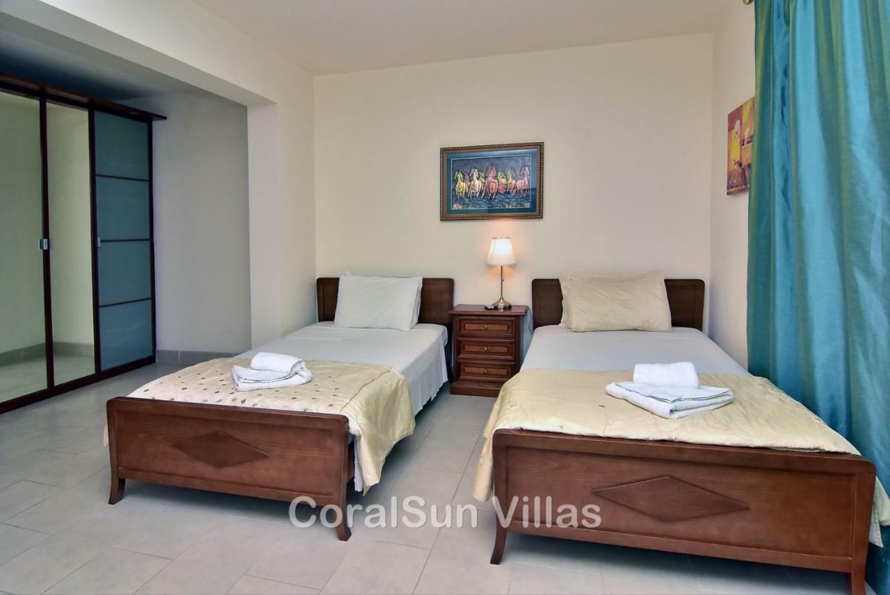 Amazing Luxury Villa, In Paphos, Extremely Large Pool. Jacuzzi, Gym, Games Argaka