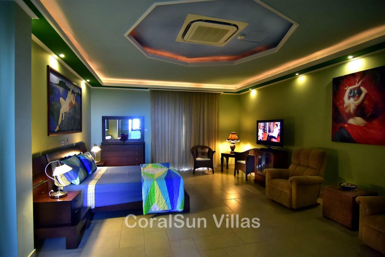 Villa Amazing Luxury Villa, In Paphos, Extremely Large Pool. Jacuzzi, Gym, Games *