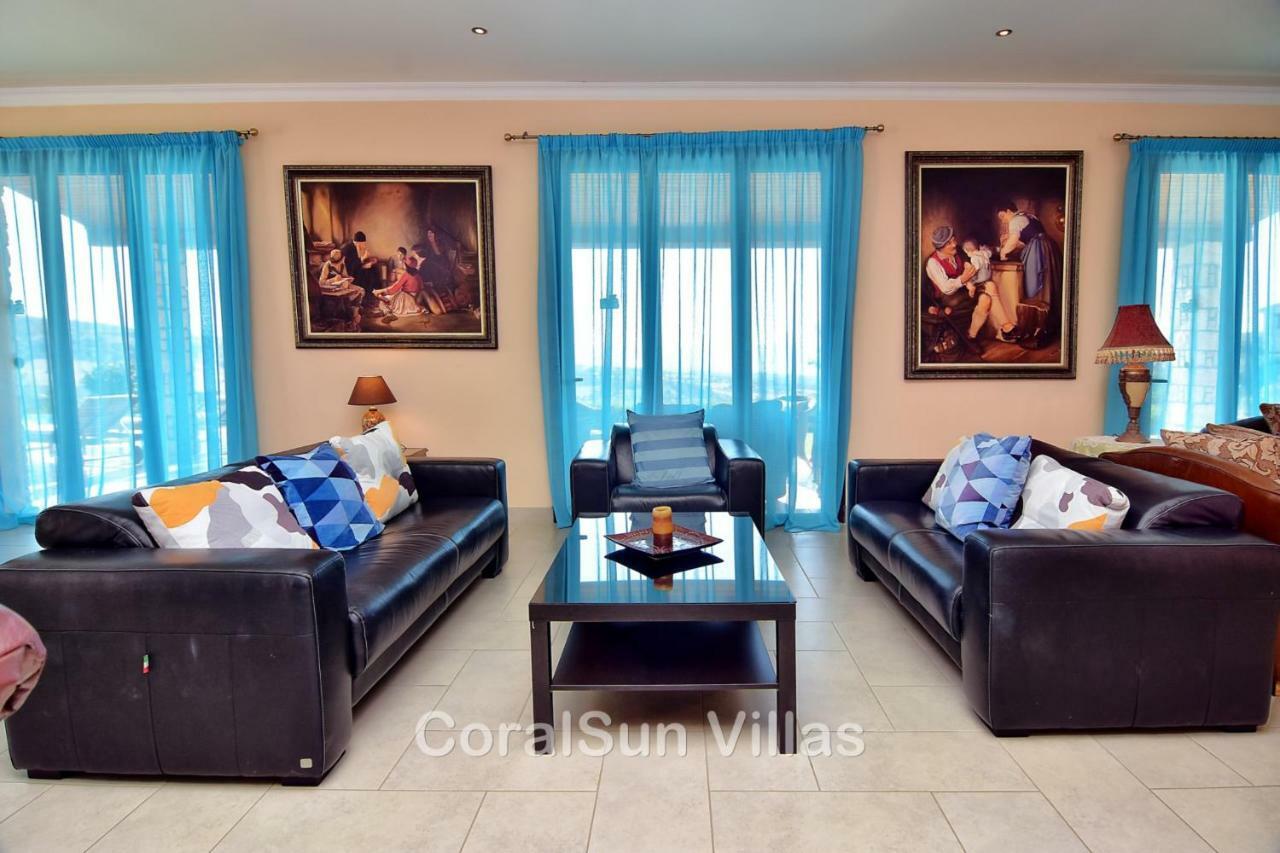 Amazing Luxury Villa, In Paphos, Extremely Large Pool. Jacuzzi, Gym, Games Argaka