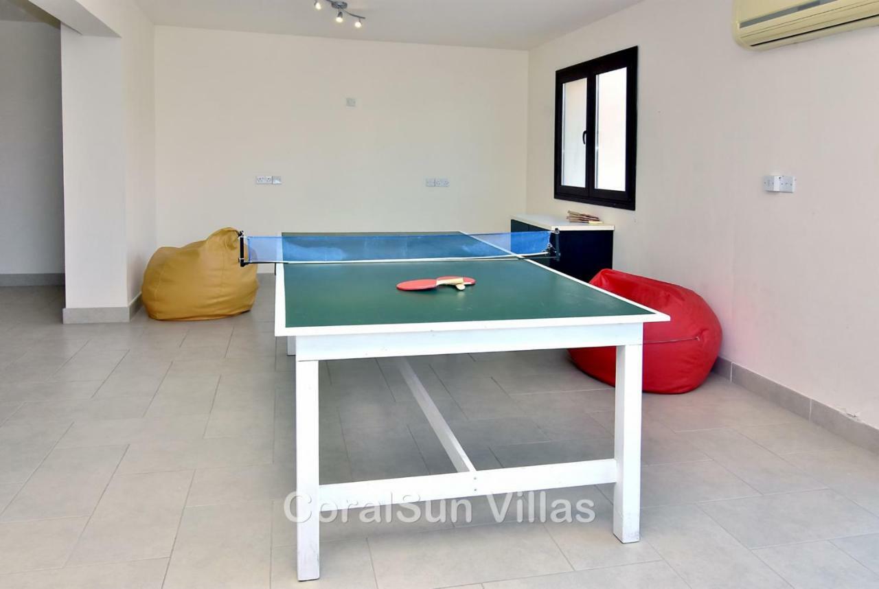 Amazing Luxury Villa, In Paphos, Extremely Large Pool. Jacuzzi, Gym, Games * Argaka
