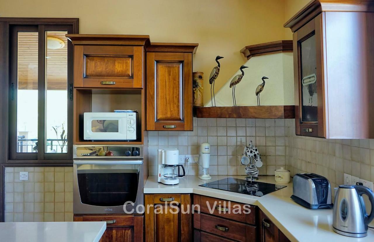 Amazing Luxury Villa, In Paphos, Extremely Large Pool. Jacuzzi, Gym, Games Villa Argaka