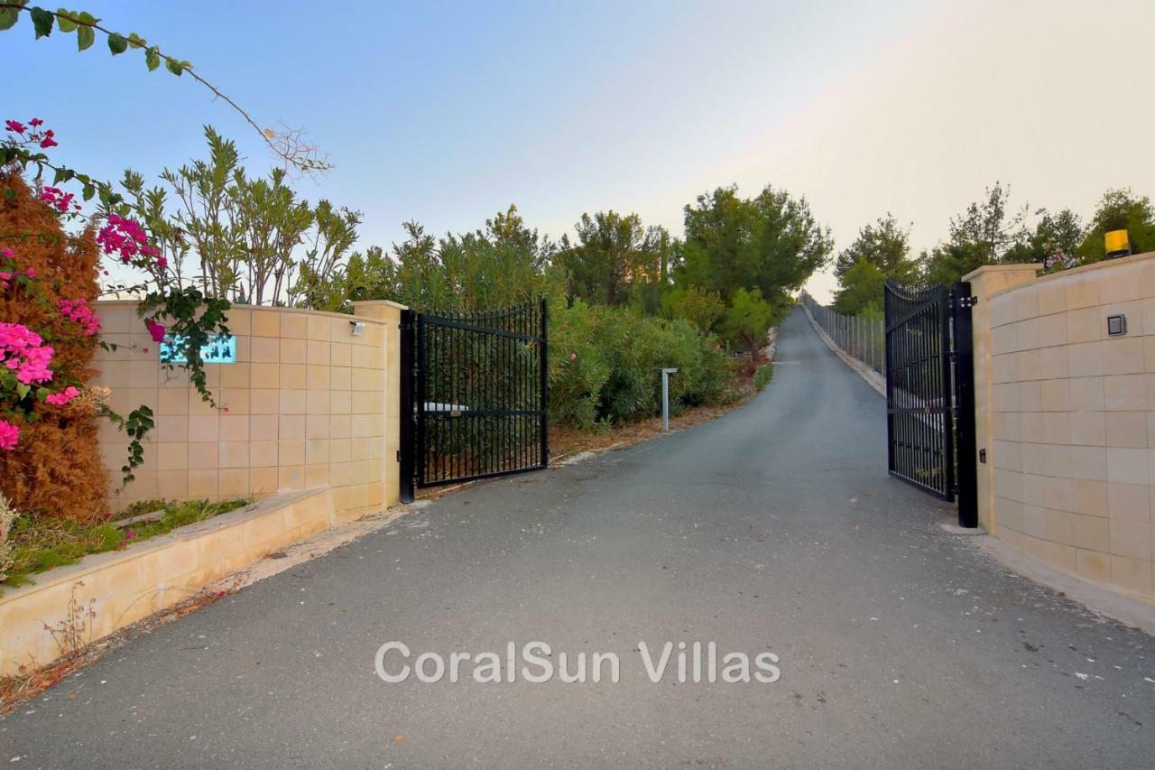 Amazing Luxury Villa, In Paphos, Extremely Large Pool. Jacuzzi, Gym, Games